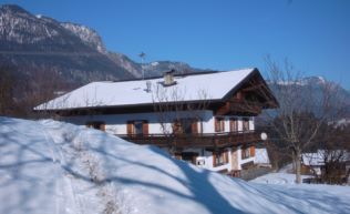 Tirol Breitenbach Gruppenunterkunft Außenansicht Winter