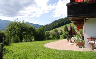 Tirol Brixlegg Gruppenunterkunft egg Terrasse Garten Sommer