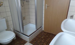 Tirol Lechtal Holzgau Gruppenunterkunft Dusche WC