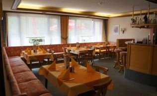 Tirol Lechtal Steeg Gruppenunterkunft Restaurant1