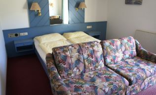 Tirol Oetztal Gruppenunterkunft Doppelzimmer mit Schlafcouch