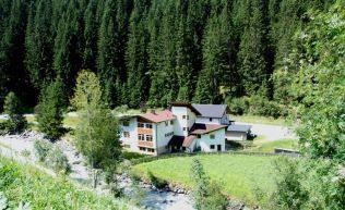 Tirol Pitztal Jerzens Gruppenunterkunft Außenansicht Sommer1