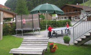 Tirol Pitztal St.Leonhard Gruppenunterkunft Garten Spiele