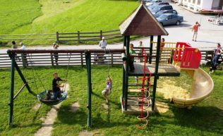 Tirol Zillertal Gerlos Gruppenunterkunft Spielplatz  Kinder