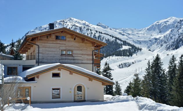 Gruppenunterkunft Tirol Zillertal Hochfuegen Außenansicht Winter 5