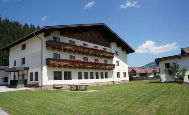 Salzburger Land Flachau Gruppenunterkunft Außenansicht Sommer