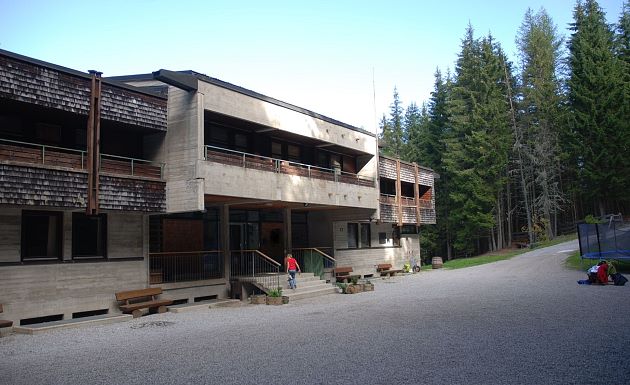 Tirol Inntal Tulfes Gruppenunterkunft Außenansicht Sommer