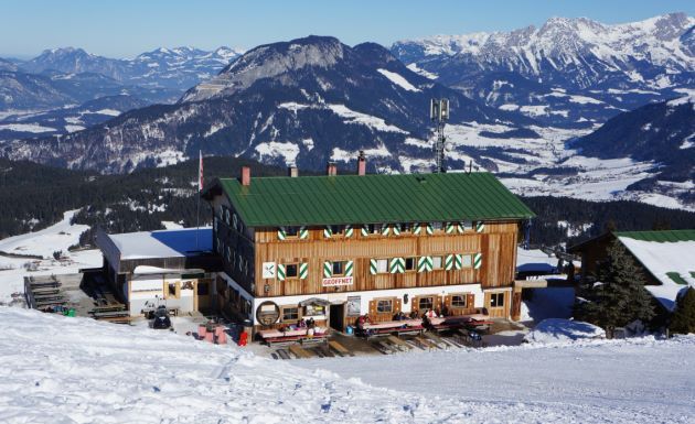 Tirol Wildschönau Niedsrau Gruppenunterkunft Hütte Außenansicht Winter
