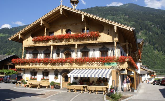 Tirol Zillertal Gerlos Gruppenunterkunft Außenansicht Sommer