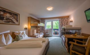 Gruppenhotel Tirol Zillertal Bruck Familienzimmer 2