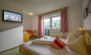 Gruppenhotel Tirol Zillertal Bruck Zimmer 1