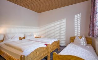 Gruppenunterkunft Tirol Zillertal Hochfuegen Familienzimmer