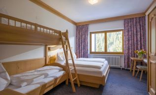 Gruppenunterkunft Tirol Zillertal Hochfuegen Familienzimmer2