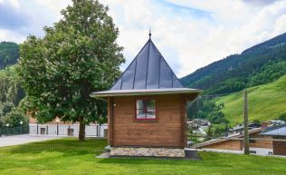 Jugendgaestehaus Saalbach Salzburg Wiese Pavillon 2018