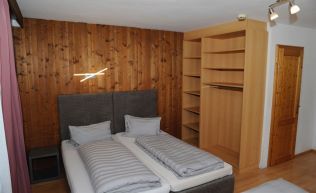 Jugendreisen Tyrol Gästehaus Tirol Radfeld Zimmer Doppelbett