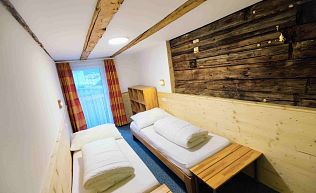 Jugendreisen Tyrol St. Leonhard im Pitztal Zimmer 101