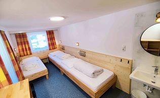 Jugendreisen Tyrol St. Leonhard im Pitztal Zimmer 209