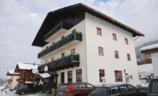 Salzburger Land Pinzgau Embach Gruppenunterkunft Außenansicht Winter3
