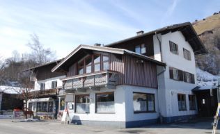 Salzburger Land Pinzgau Rauris Gruppenunterkunft Außenansicht Winter