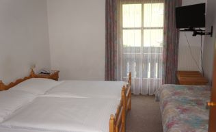 Salzburger Land Zell am See Piesendorf Gruppenunterkunft Doppelzimmer Sofa