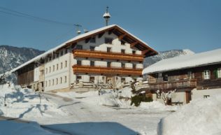Tirol Alpbachtal Seenland Breitenbach Gruppenunterkunft Außenansicht Winter