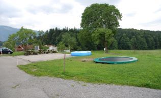 Tirol Alpbachtal Seenland Breitenbach Gruppenunterkunft Trampolin