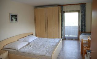 Tirol Breitenbach Gruppenunterkunft Familienzimmer Einzelbett