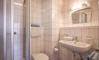 Tirol Brixental Hopfgarten Gaestehaus Appartement Badezimmer_1