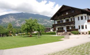 Tirol Inntal Radfeld Gruppenunterkunft Außenansicht1 Sommer