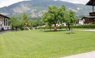 Tirol Inntal Radfeld Gruppenunterkunft Spielwiese