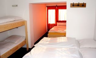 Tirol Kitzbüheler Alpen Aschau Jugendgästehaus Mehrbettzimmer1