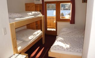 Tirol Kitzbüheler Alpen Aschau Jugendgästehaus Mehrbettzimmer2