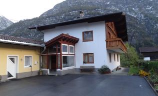 Tirol Lechtal Holzgau Gruppenunterkunft Außenansicht Sommer1