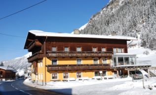 Tirol Pitztal St.Leonhard Gruppenunterkunft Außenansicht Winter