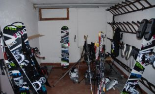 Tirol Stubaital Telfes Gruppenunterkunft skiraum
