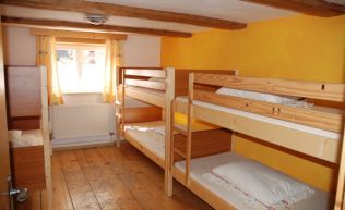 Tirol Tannheimer Tal Schattwald Gruppenunterkunft Sechsbettzimmer_Stockbett