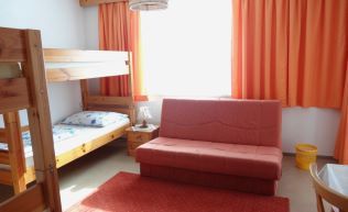 Tirol_Lechtal_Holzgau_Gruppenunterkunft_lu_Vierbettzimmer mit Stockbetten