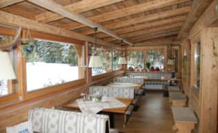 Tirol_Zillertal_Gerlos_Gruppenunterkunft_kü_Wintergarten
